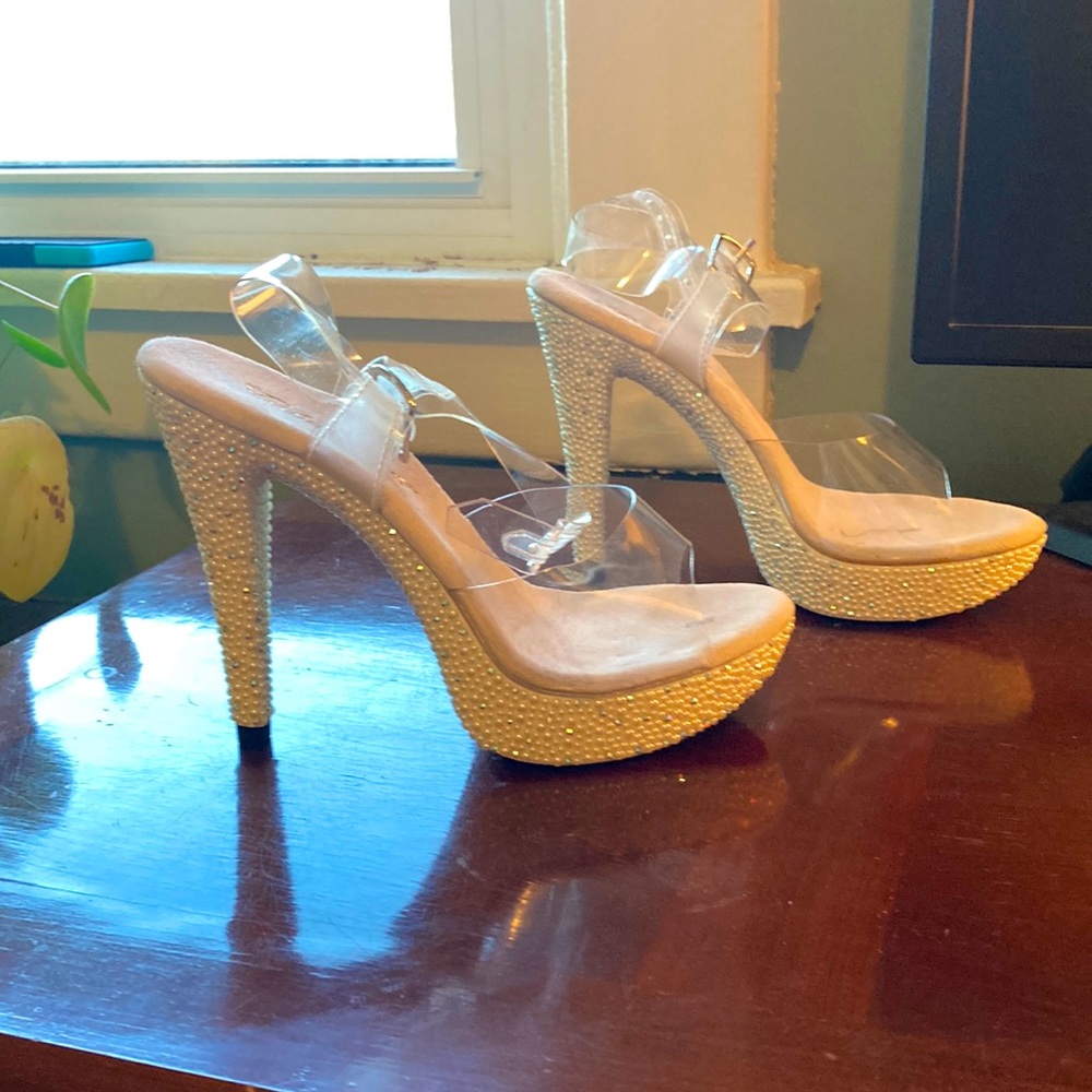 ✨Fabulicious brand white high heels sandals